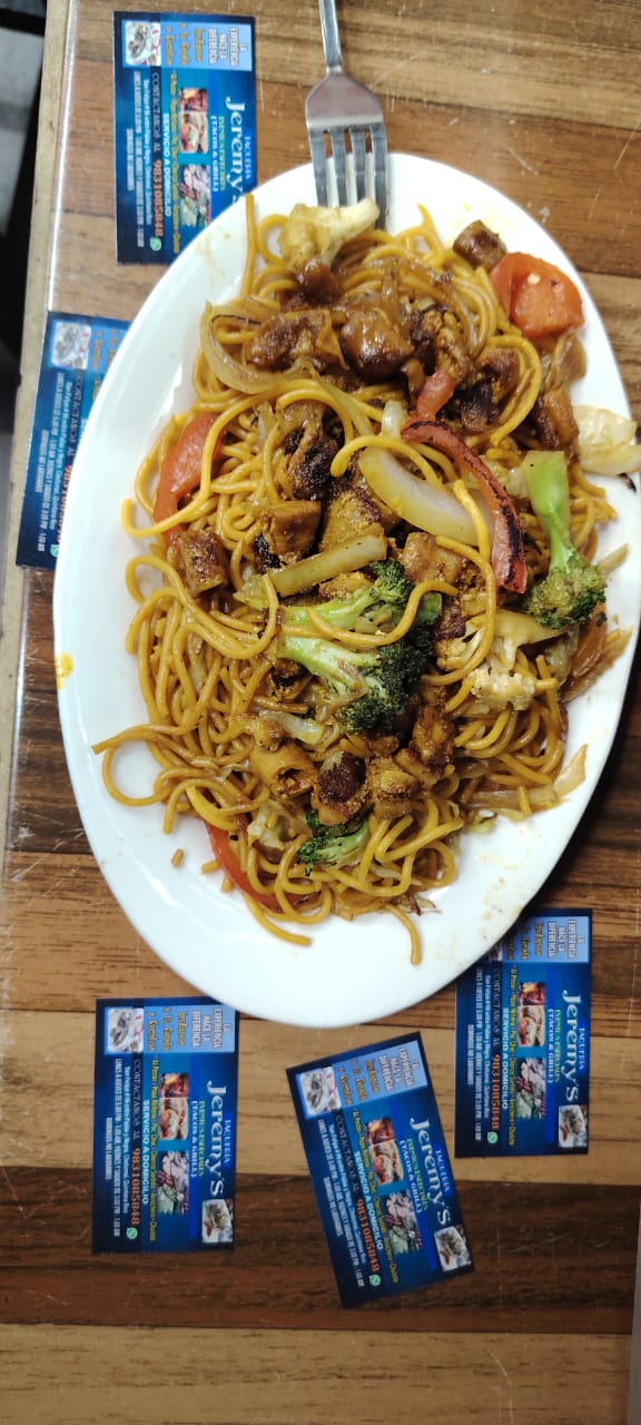 COMBO Chow Mein + Agua