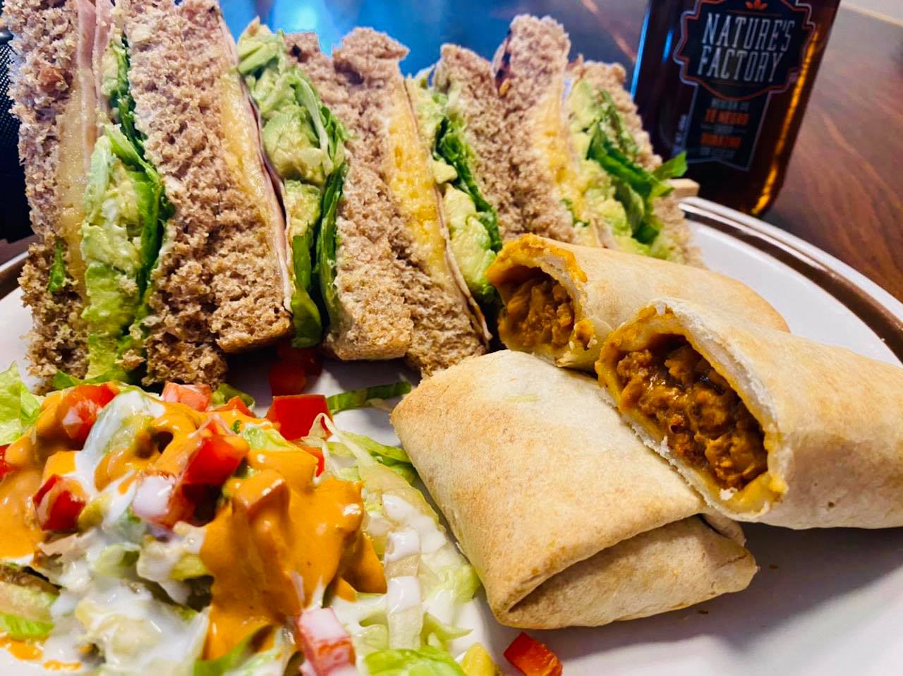 Combo - 2 Burritos con Papas + Té Helado y un Beso