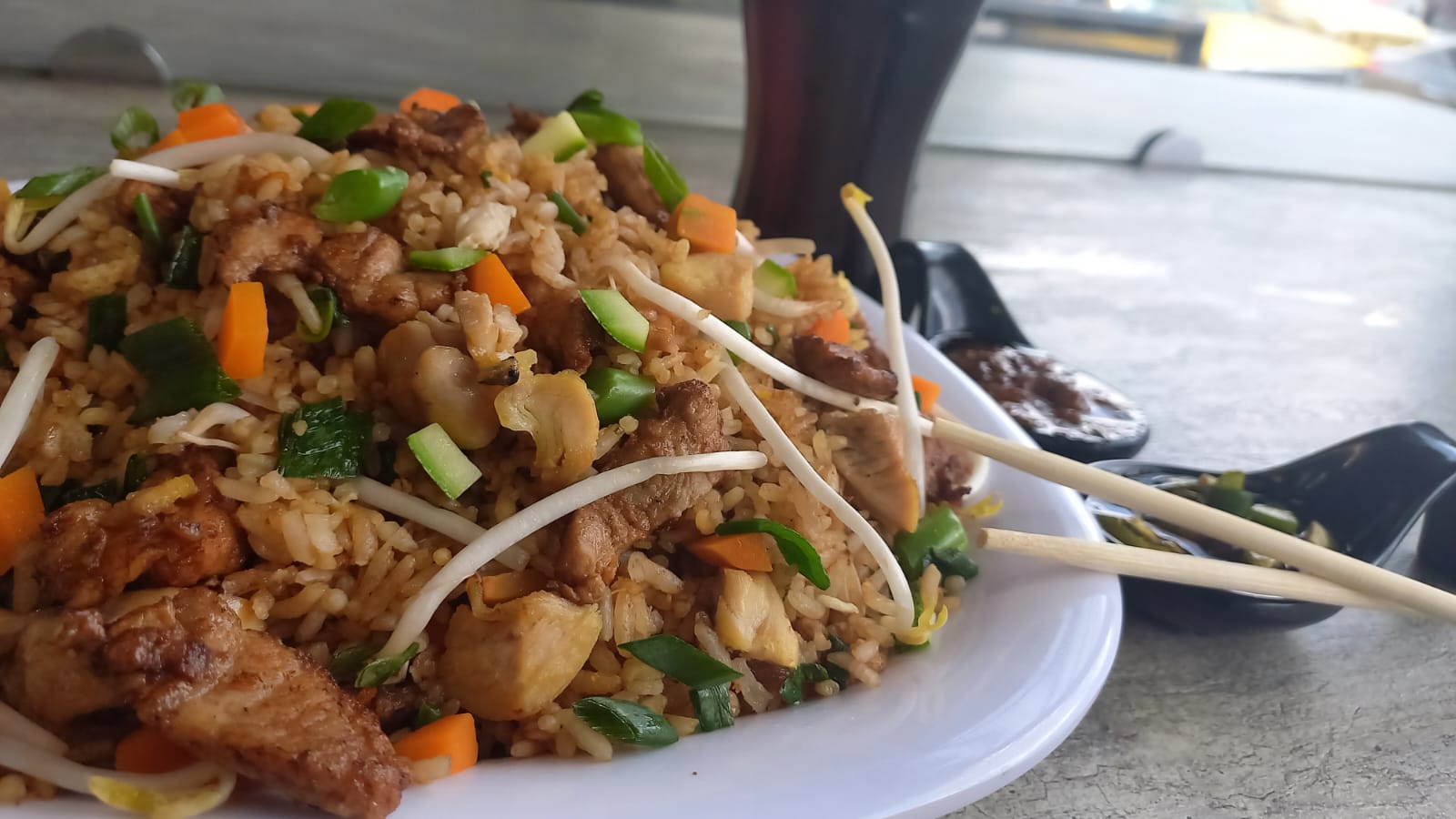Plato de Chow Fan con Pollo