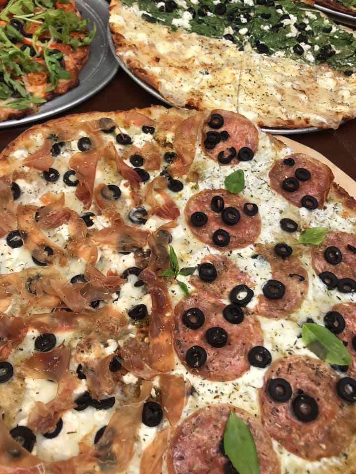 Paquete 4: 2 Pizzas de 3 Ingredientes + Pan de Ajo