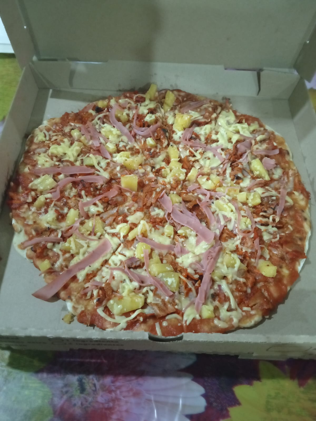 Pizza Mediana Hawaiana + Refresco de 1.35 L