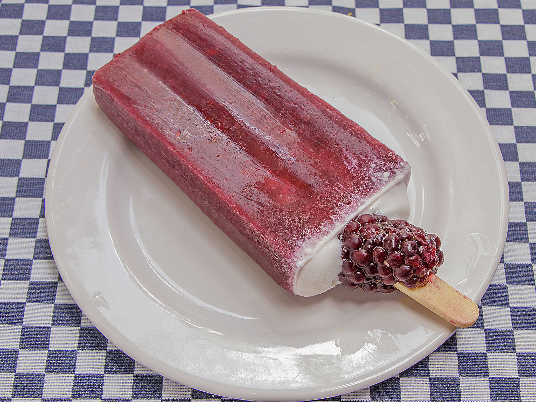 Paleta de Queso con Zarzamora