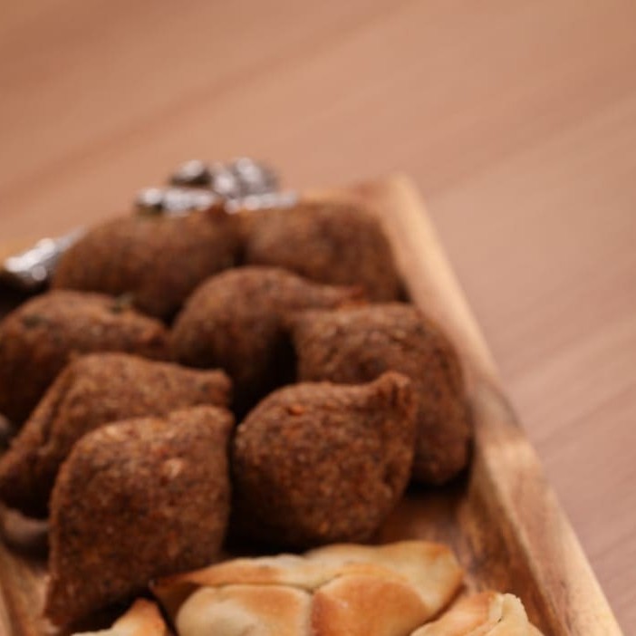 Cada unidade tem aproximadamente 4 centímetros.