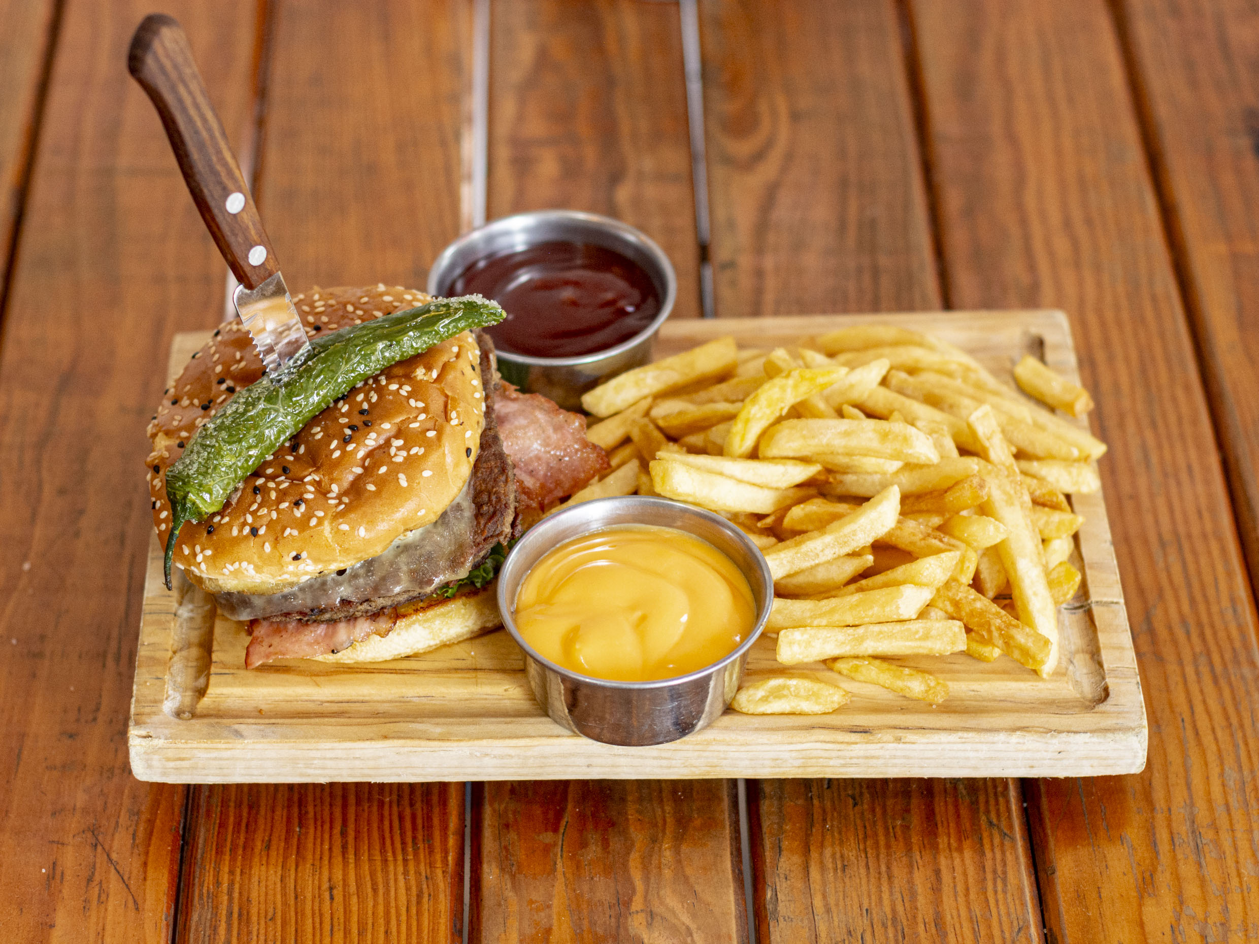 Hamburguesa de arrachera con Papas