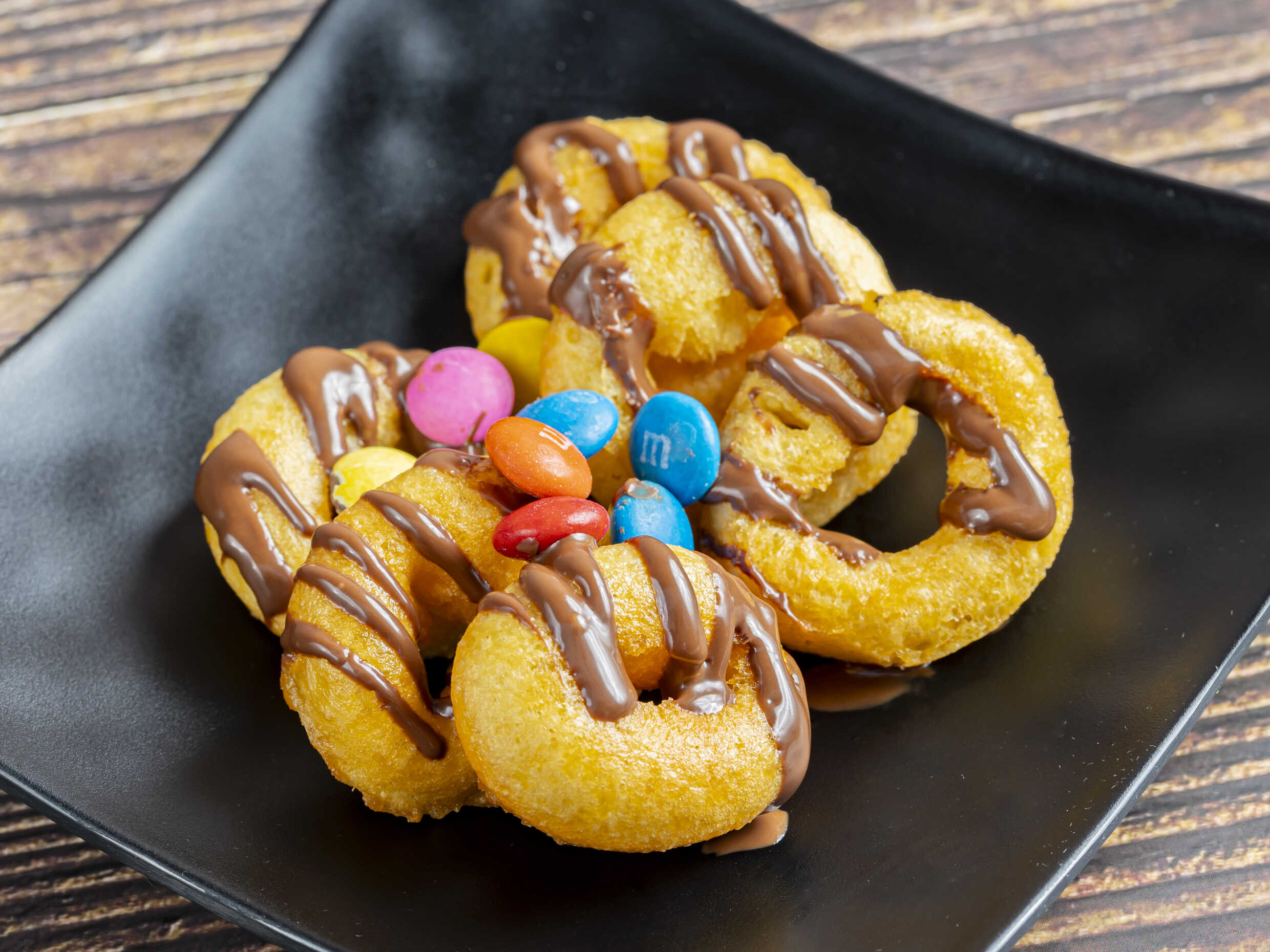 Docena de Donas con Chocolate y M&M