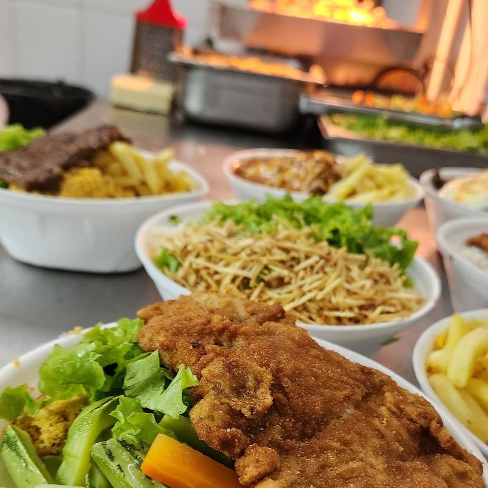 Quatro marmitas completas com o tempero caseiro da Sabor de Casa — medida certa para alimentar toda a família ou garantir vários almoços de uma vez, economizando até X % em relação ao pedido separado. Na etapa seguinte, adicione bebidas com preço especial exclusivo deste combo e deixe a refeição ainda mais prática!