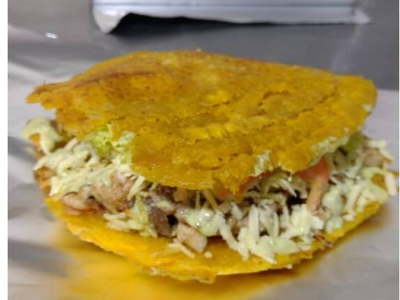 Patacón con Pollo