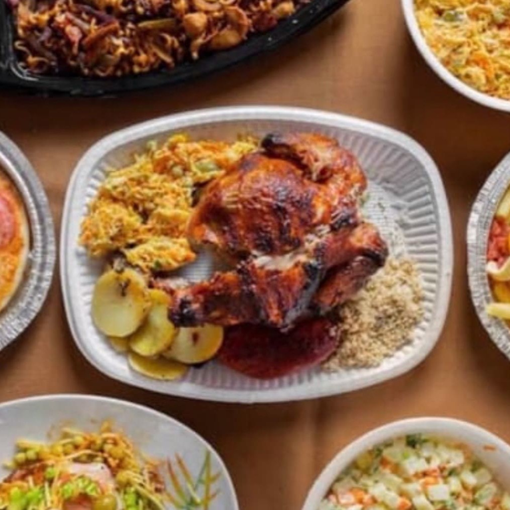 Arroz+macarronese+farofa+batata frita+ 1 pedaço de frango