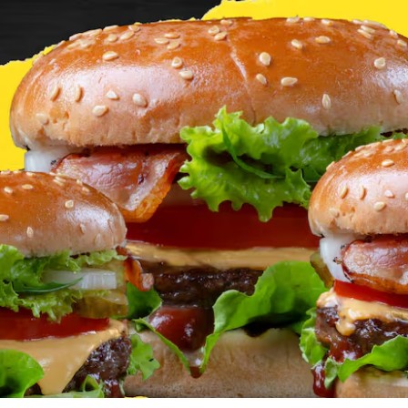 Três x-tudo com batata frita e refri 1l