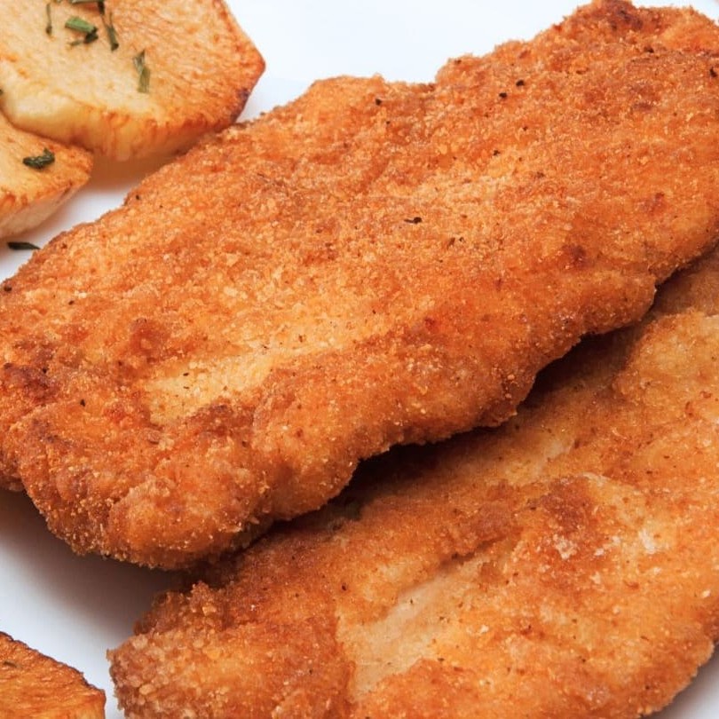 Descubra o sabor inigualável do nosso aclamado Filé de Frango à Milanesa, considerado o melhor da região. Servido com um suculento purê de batatas, nosso prato é o epítome da perfeição. Acompanhamentos adicionais incluem um arroz fresquinho, feijão com tempero raiz e a nossa irresistível farofa caseira. Essa é uma oferta imperdível do Dia, com desconto de até 30%. Ideal para quem busca uma refeiçã