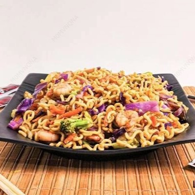 Camarão, macarrão, repolho verde, repolho roxo, brócolis, cenoura.500gr