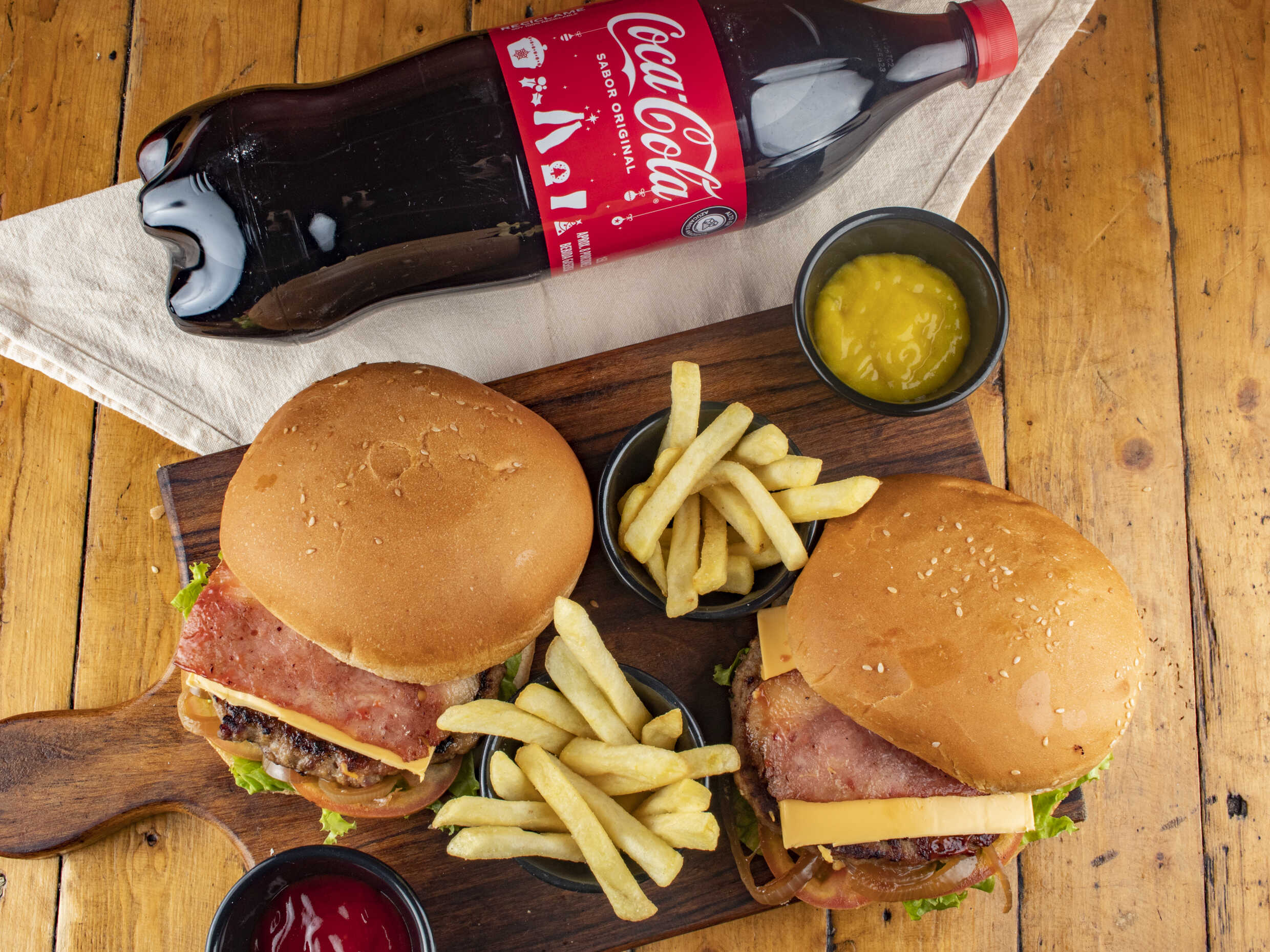 2 Burguer Callejera + Papas + 2Bebida 250
