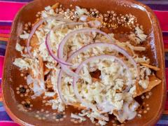 2 Chilaquiles con Huevos Estrellados