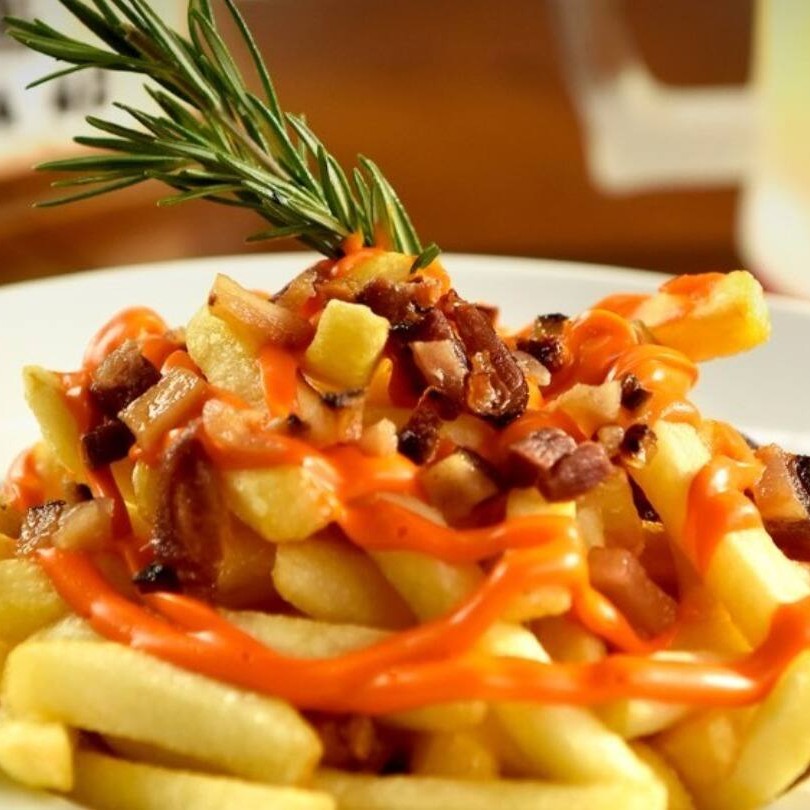 Batata Frita com Cheddar e Bacon