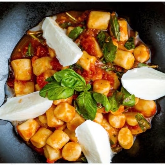 Nosso tradicional molho de tomate com mozarela de búfala,rúcula e tomate seco