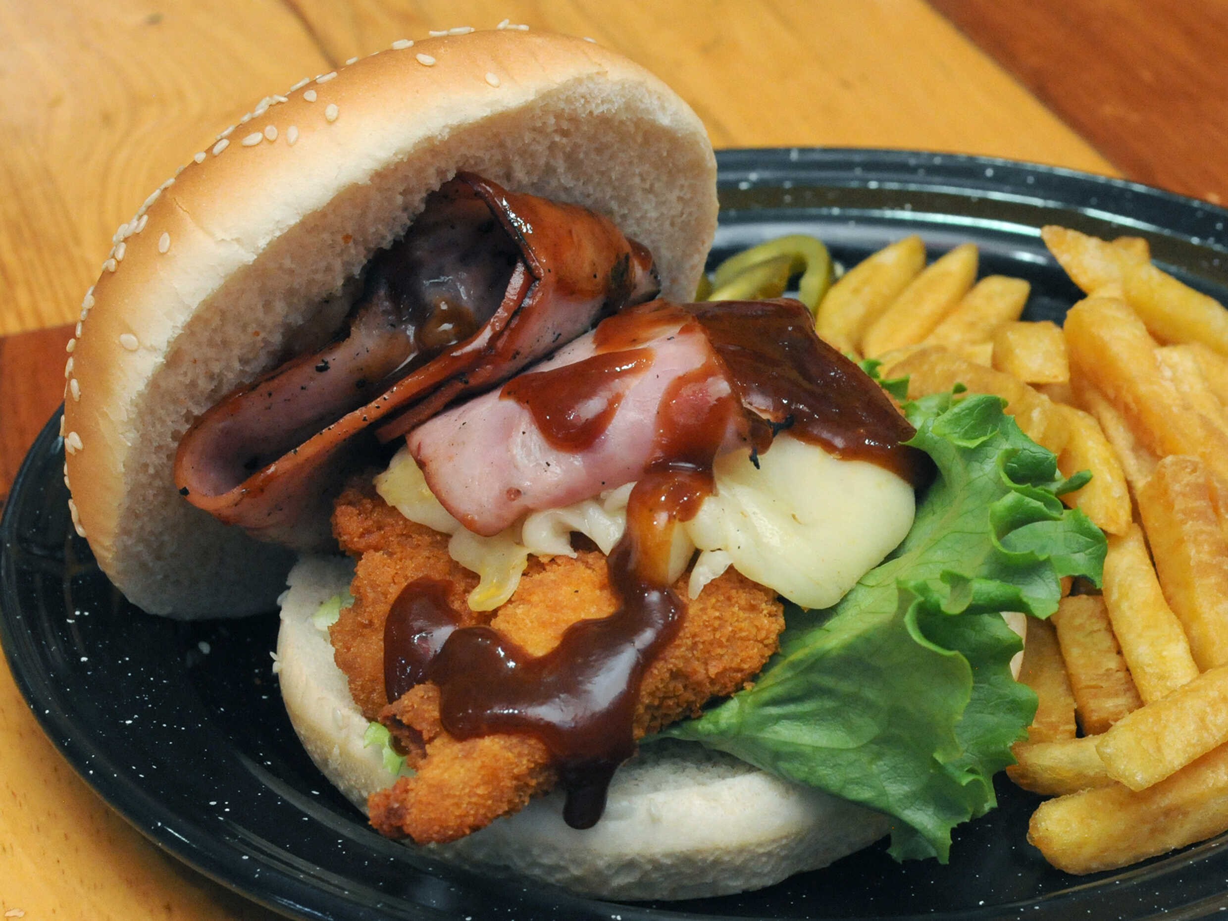 Hamburguesa Pollo BBQ con papas