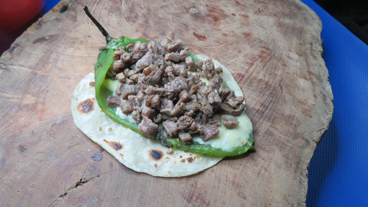 Combo 1 Quesadilla Doble con Carne y 1 Pechocho