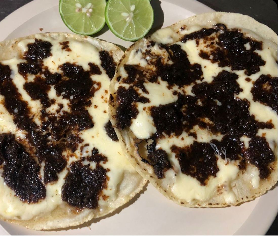 Tortilla con Asientos y Queso