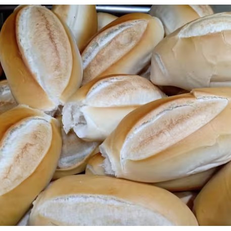 Pão Francês tradicional fresquinho e crocante.