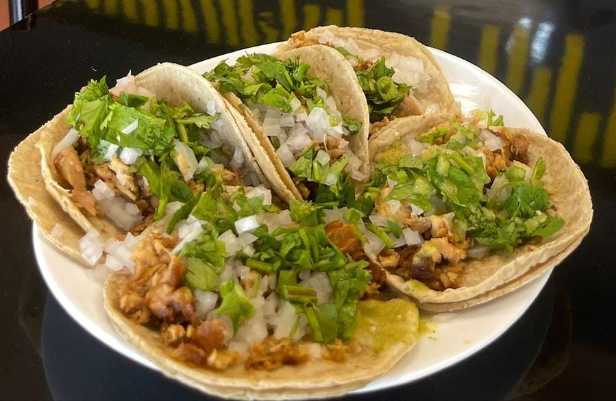 tacos de carnitas de pollo