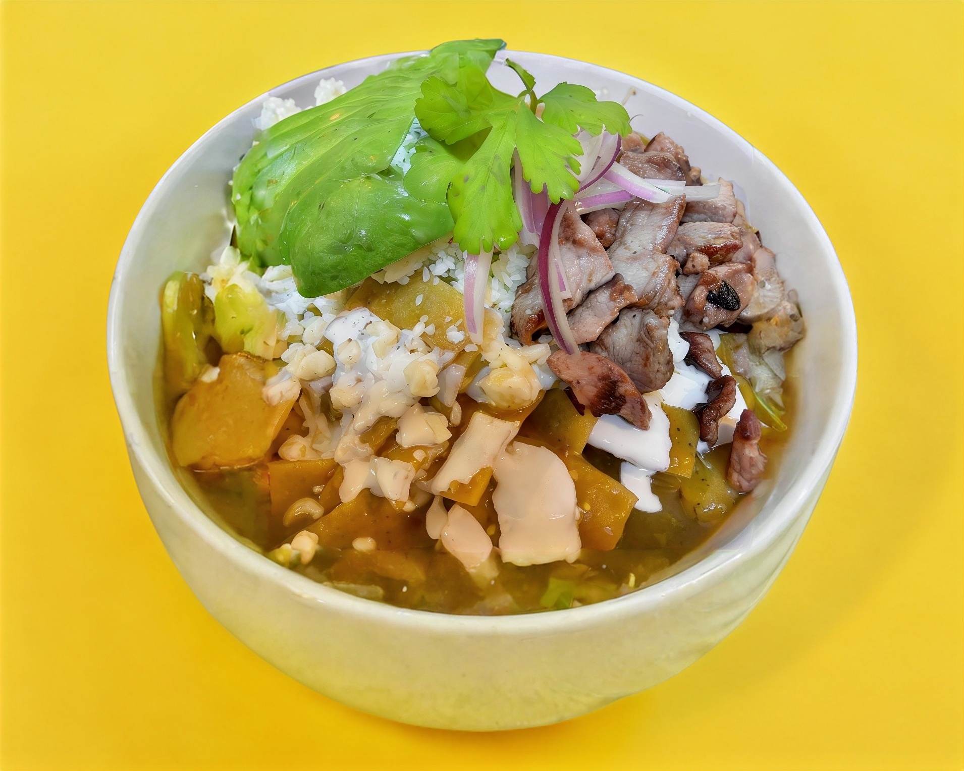 CHILAQUILES URBANOS CON ARRACHERA