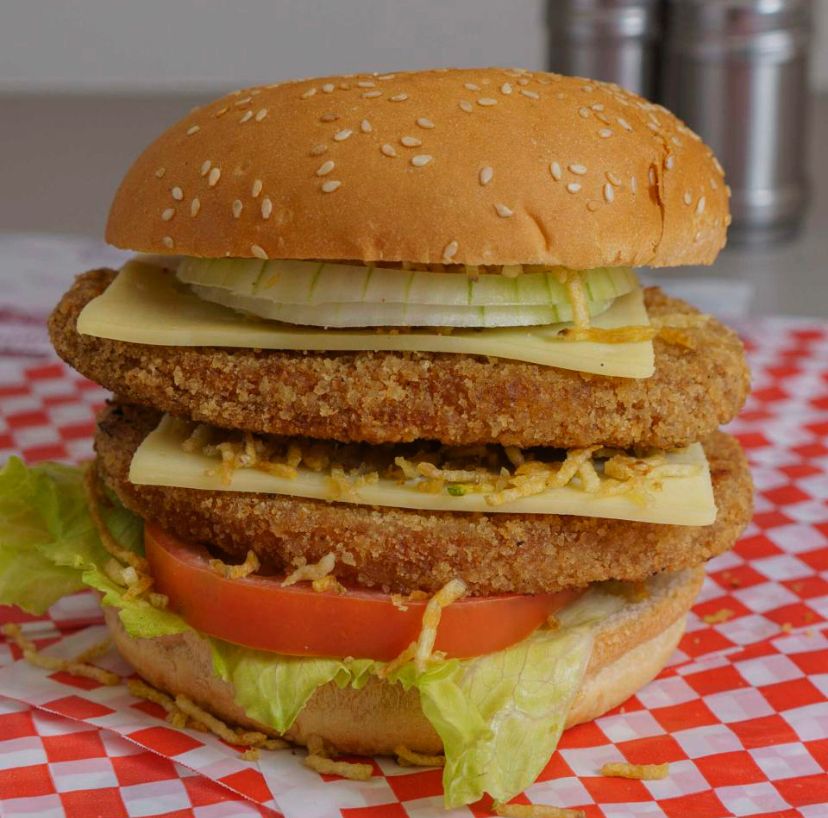 Burger Pollo Doble Sin Huevo + Bebida Gratis!