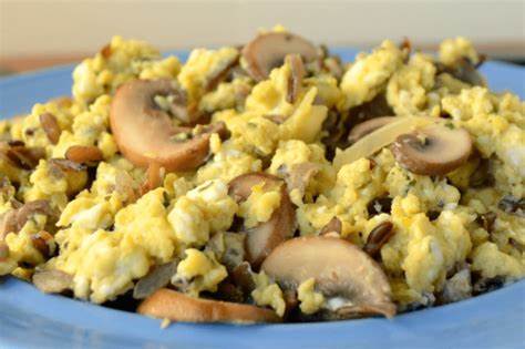 Desayuno Huevo con Champiñones