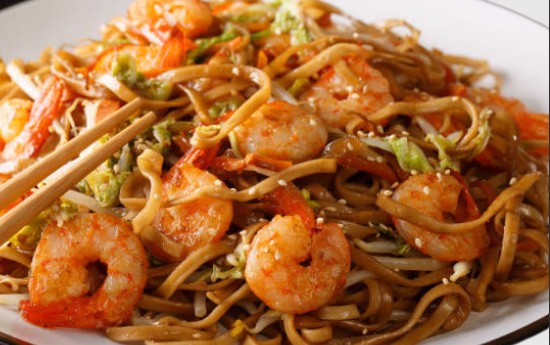 Yakisoba con Pulpo y Camarón