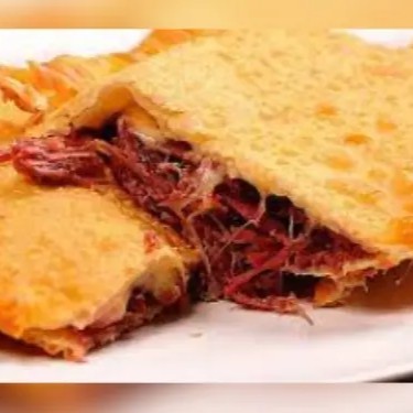 CARNE SECA DESFIADA, TOMATE, CEBOLA, MUSSARELA E ESPECIARIAS.