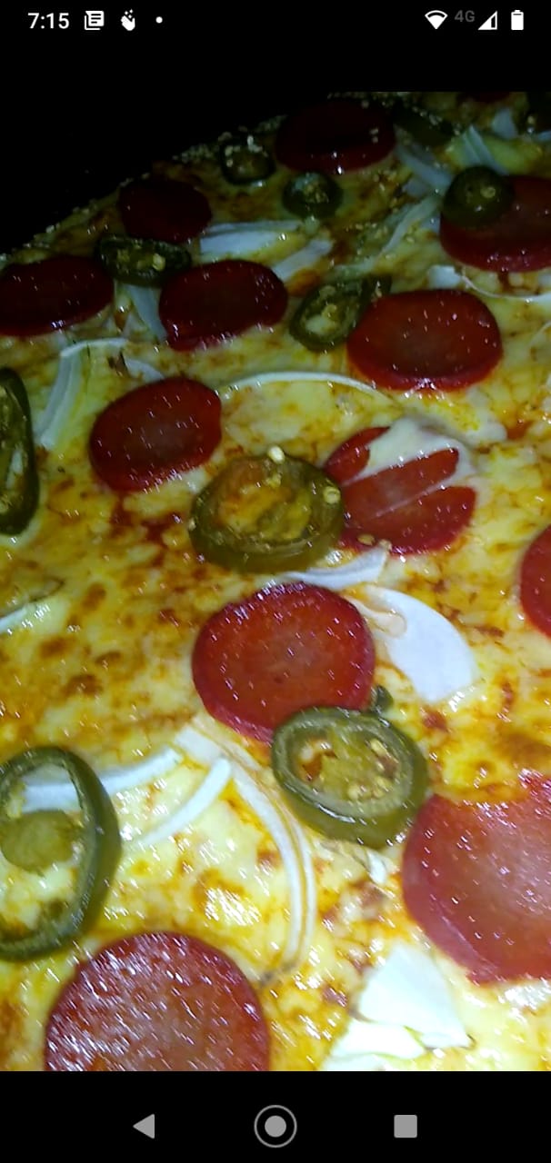 Pizza grande de salchicha asadera