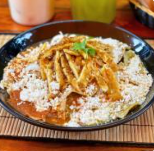 Chilaquiles con Pechuga Empanizada