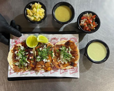 TACO PASTOR CON QUESO