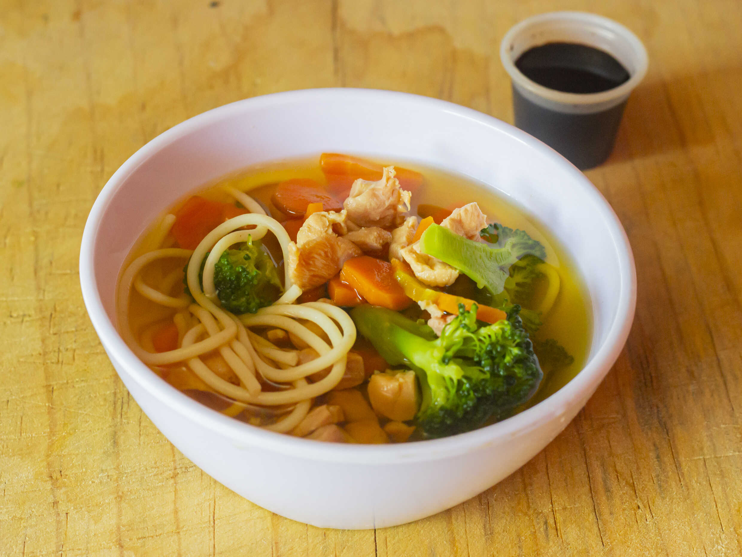 Sopa de Verduras con Tallarines