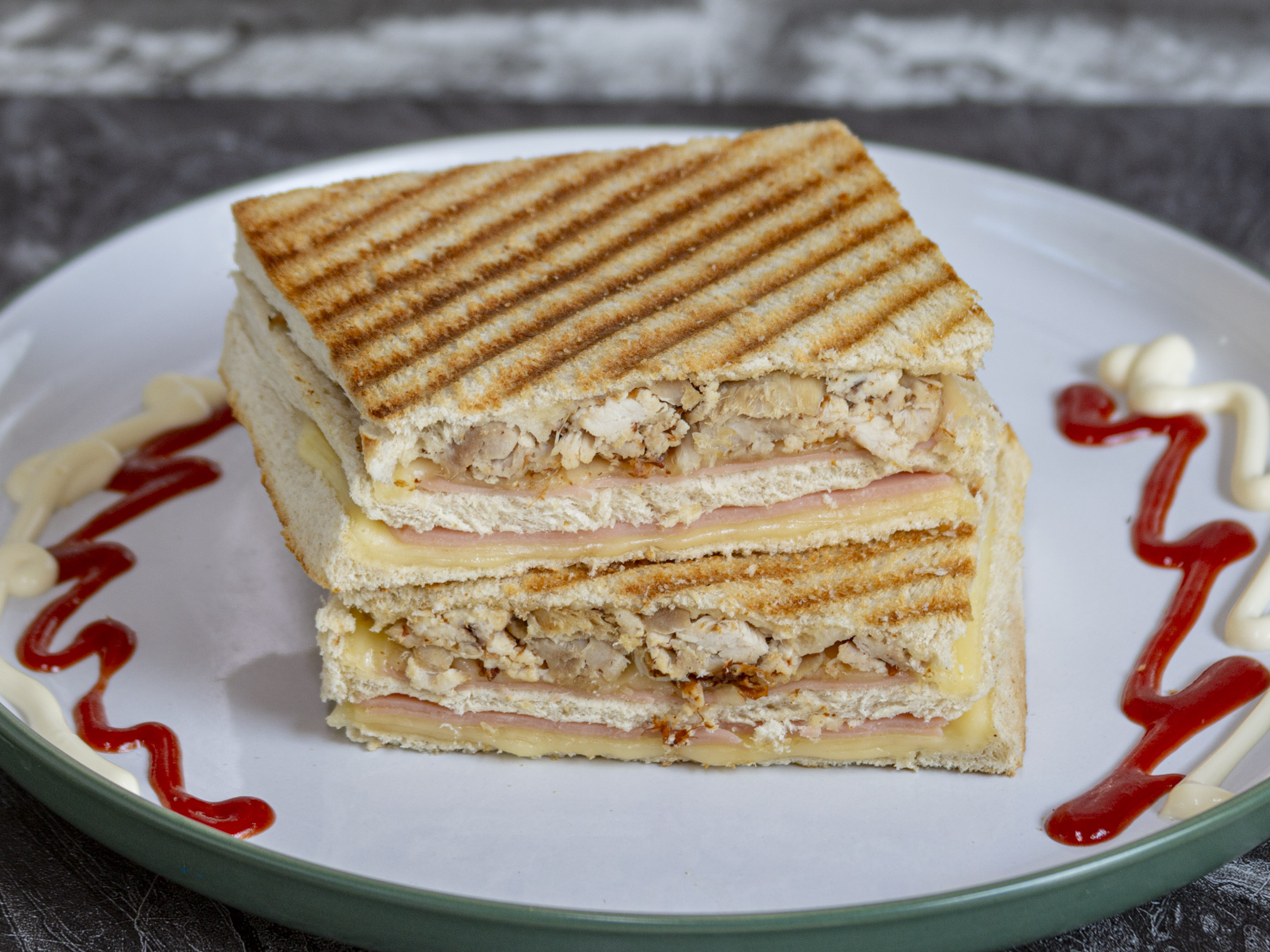 Sándwich Mixto de Pollo