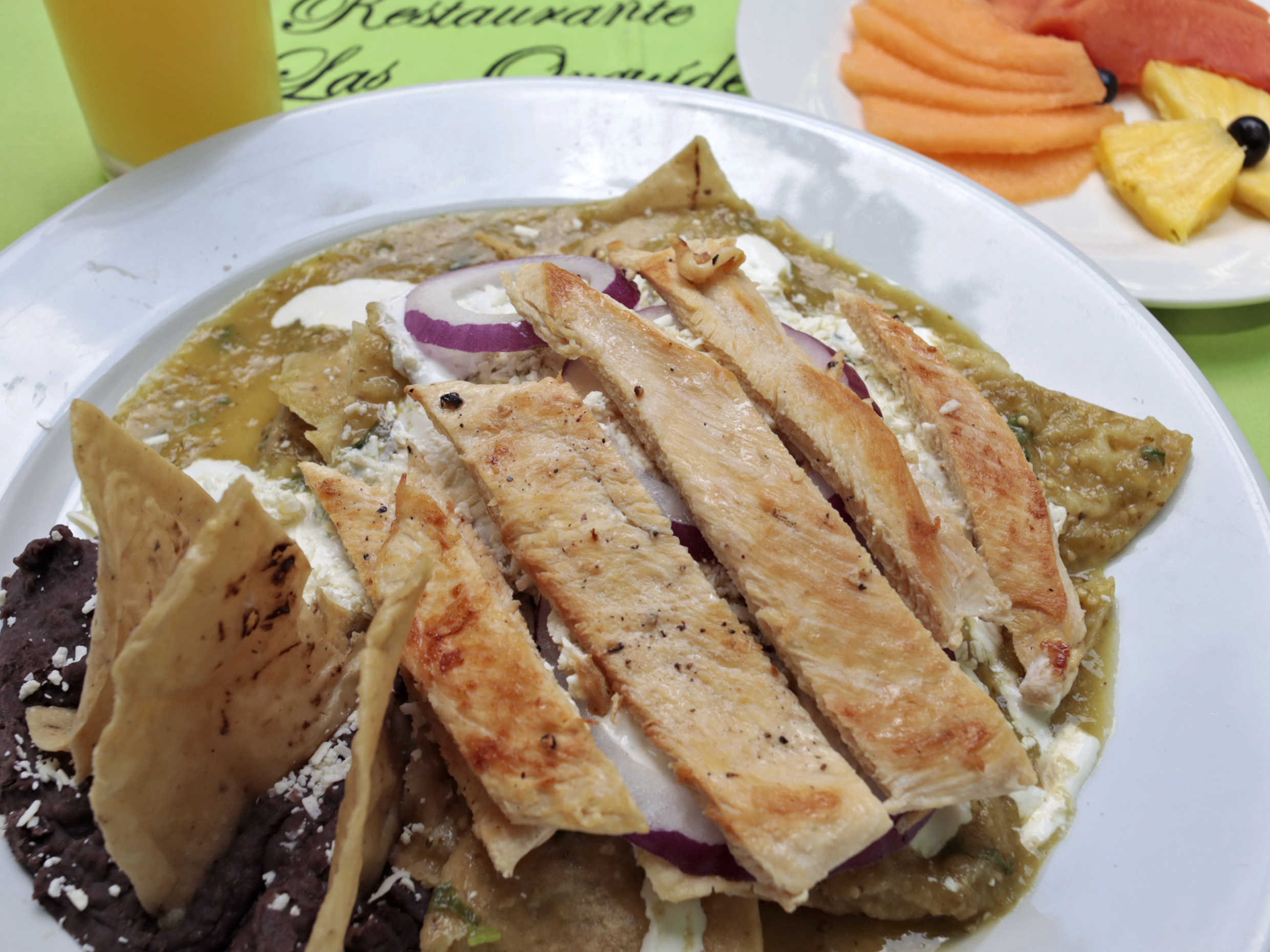 CHILAQUILES VERDES POLLO