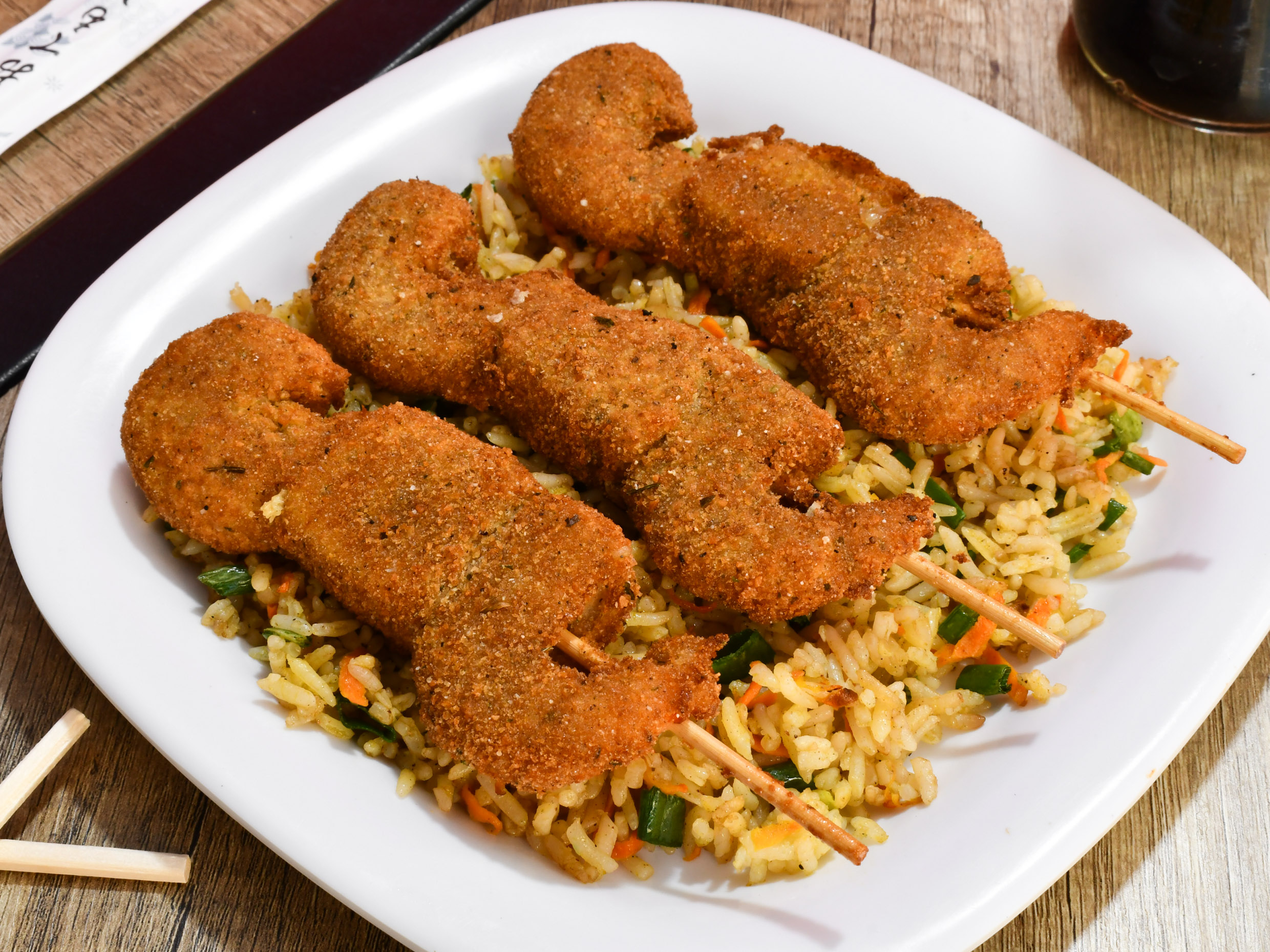 Brochetas de camarón