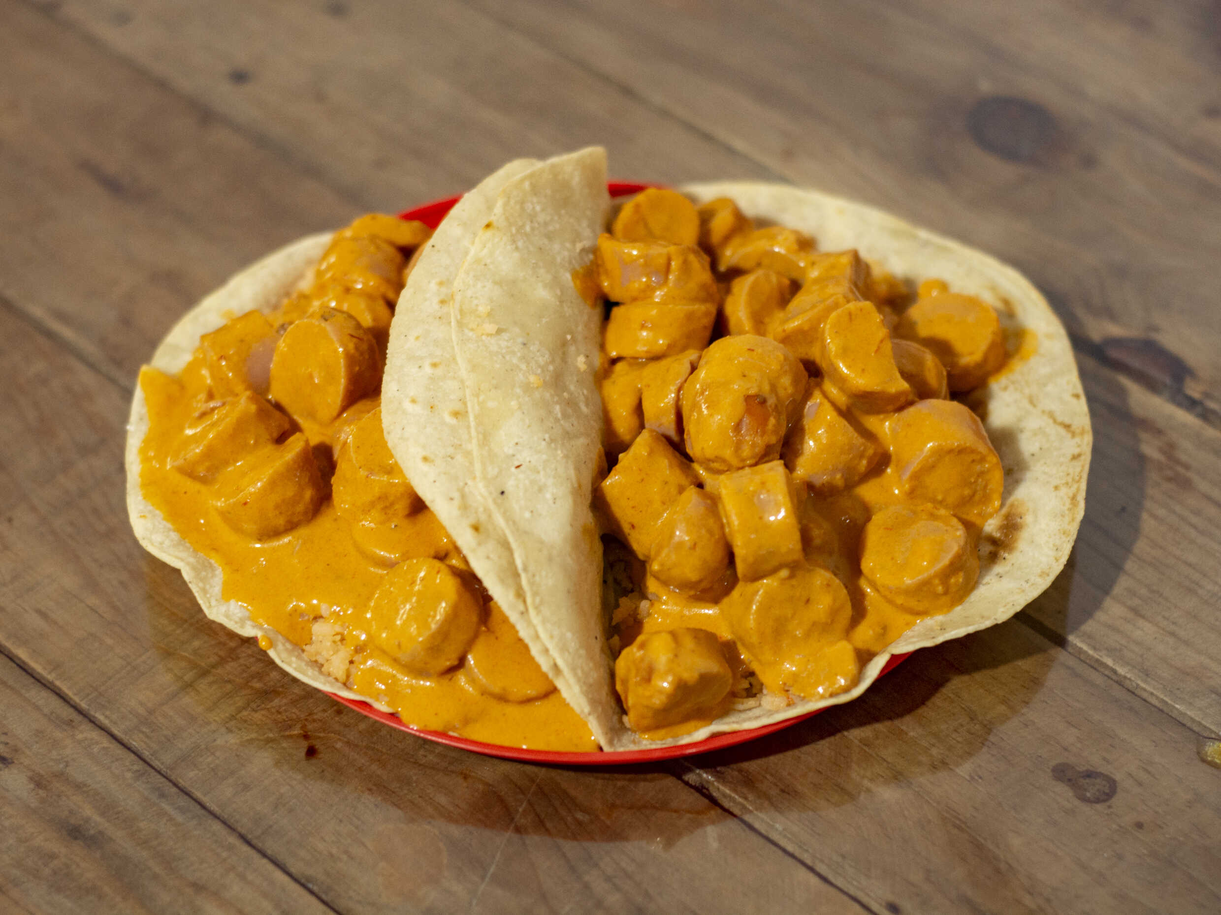 TACO COMPLETO DE SALCHICHAS CON CREMA