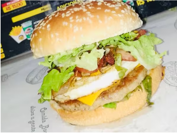 Pão de corte, carne, cheddar fatiado, ovo, bacon, calabresa, alface, tomate e molho especial !