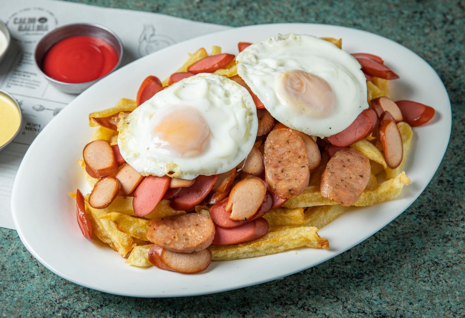 Salchichas Especial (Con Huevo y Papas Fritas)