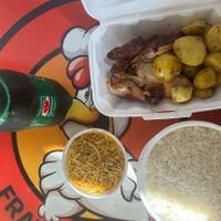 Delicioso 1/2 frango assado com batata + farofa + arroz P+ salpicão P+ Refrigerante 1 litro. (Guaraná antártica)