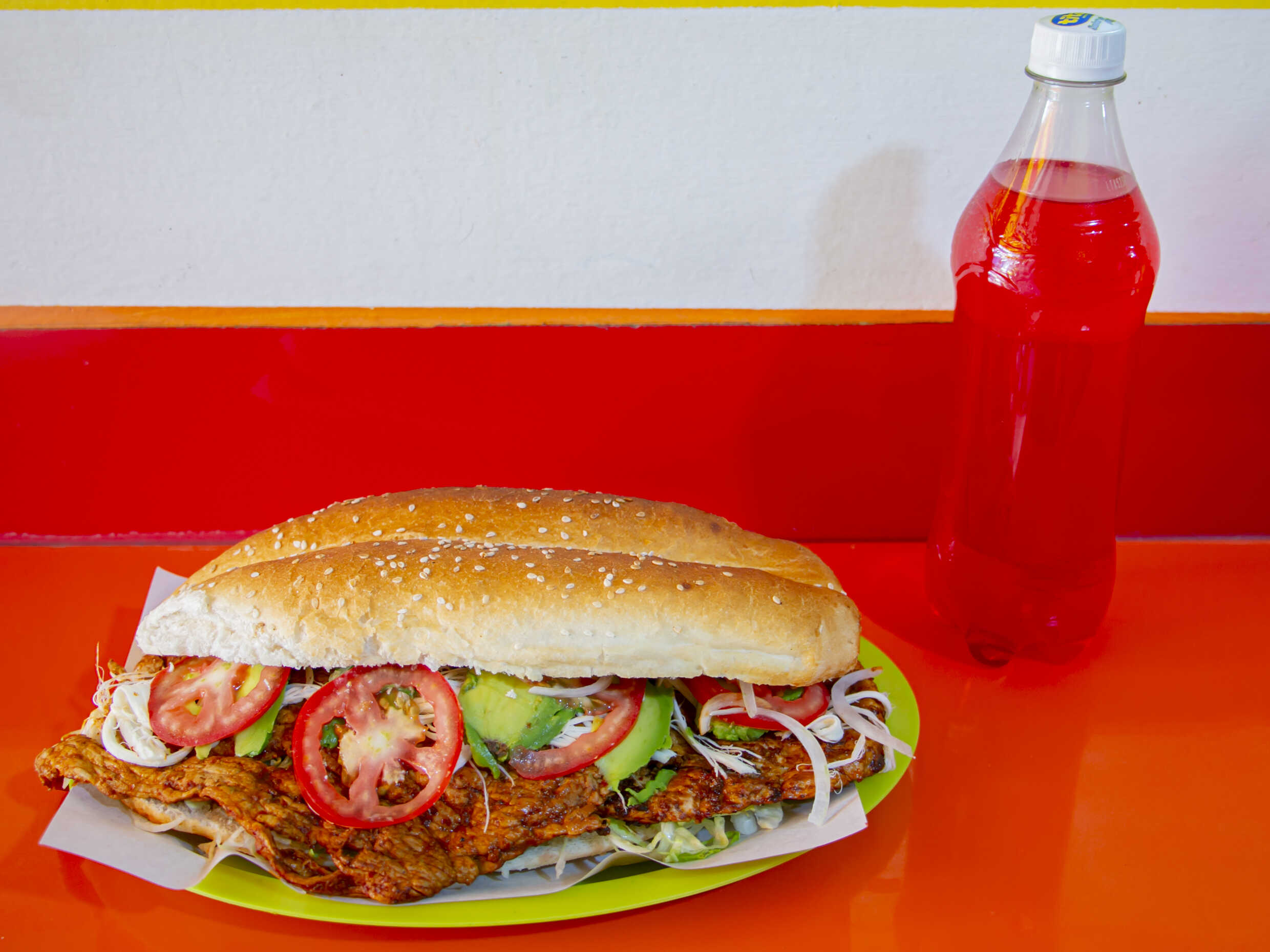 TORTA DE CARNE ENCHILADA + AGUA DE FRUTA
