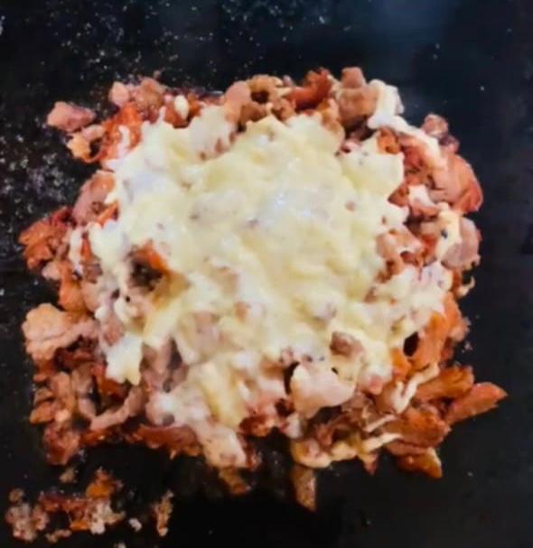 Queso Fundido con Pastor