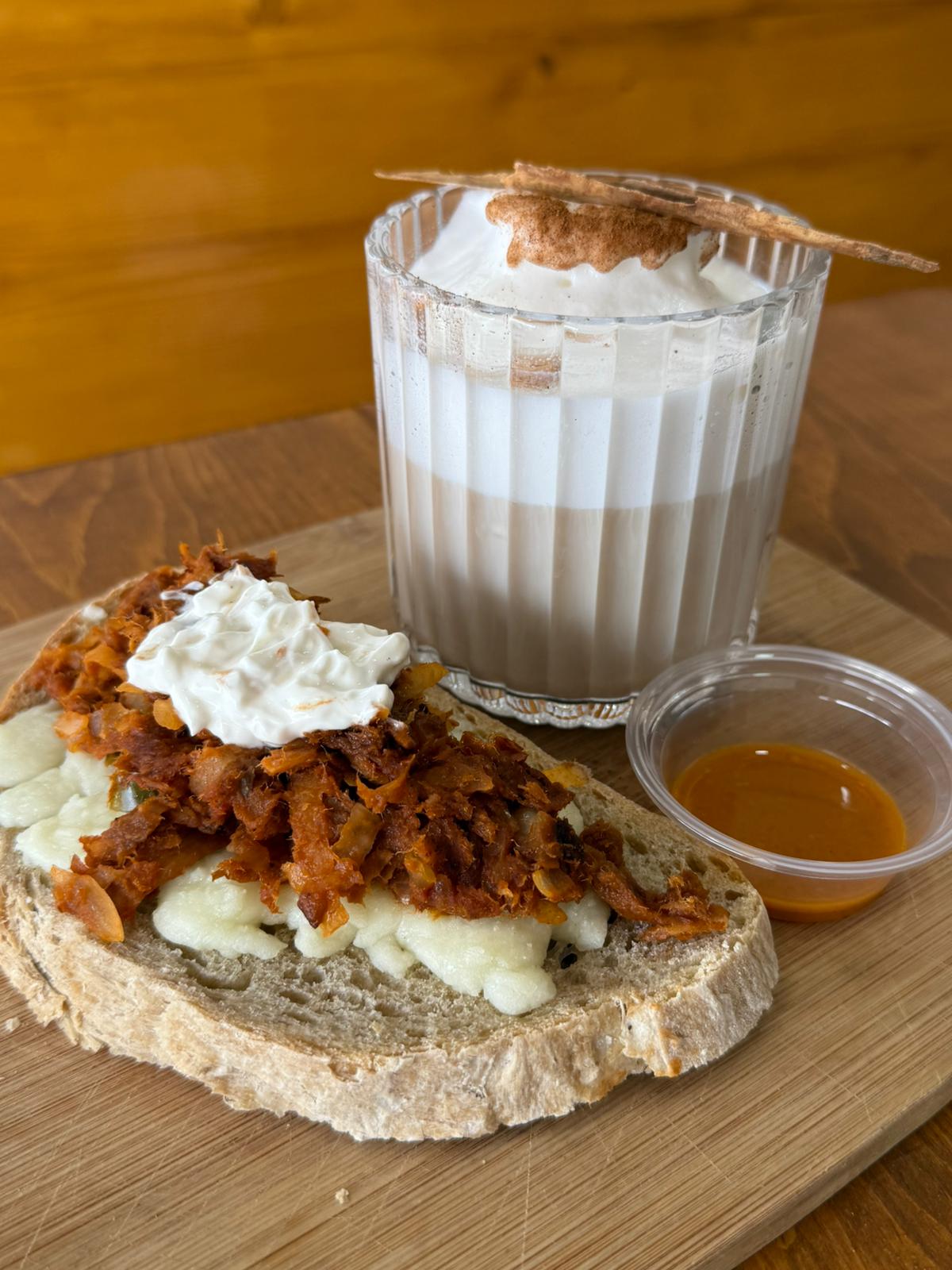 2 Toast de Machaca
