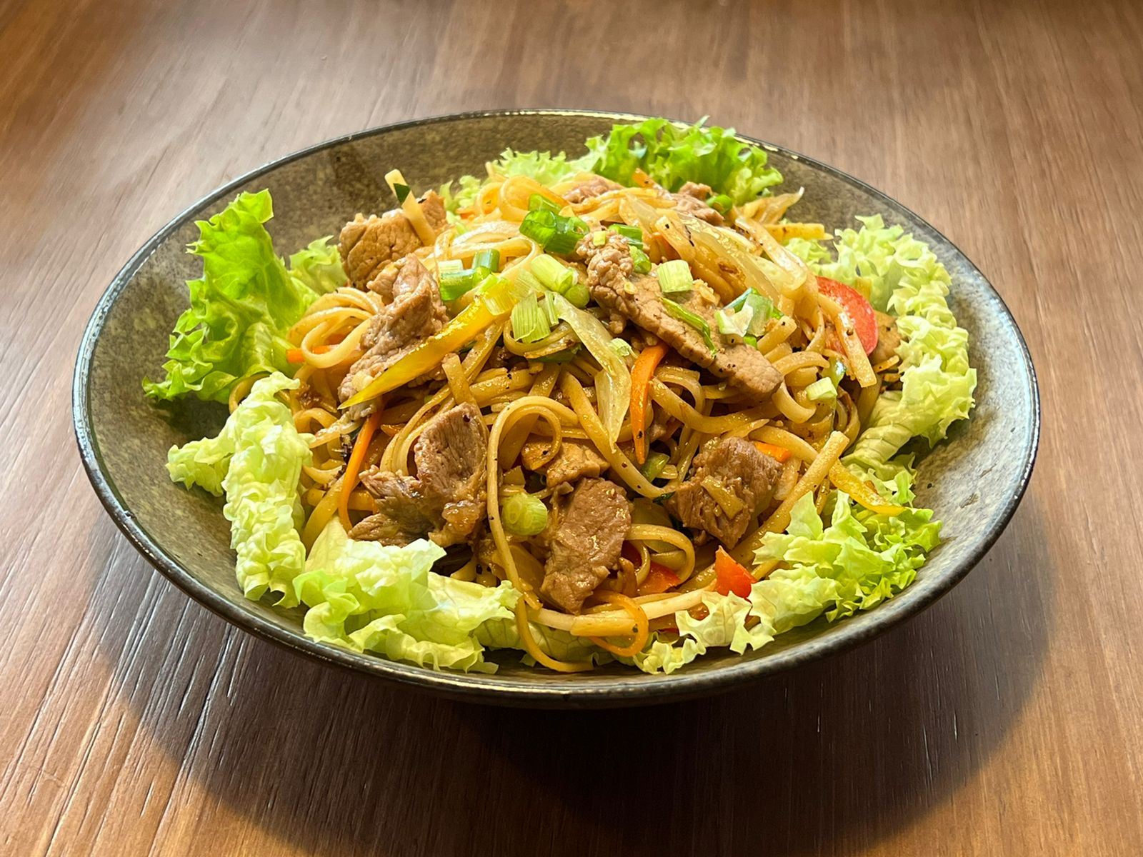 Fideos Fritos con Carne de Res