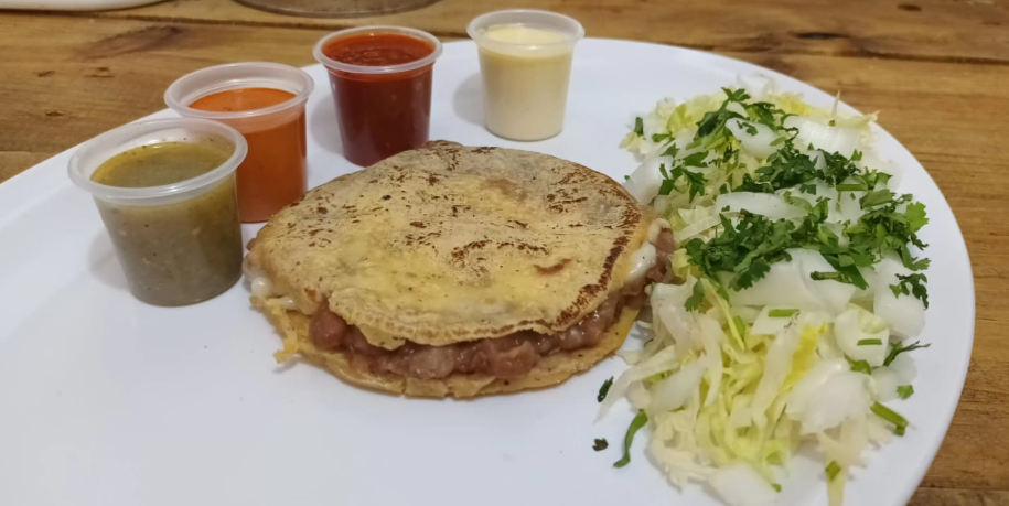 Gordita Frijoles con Queso