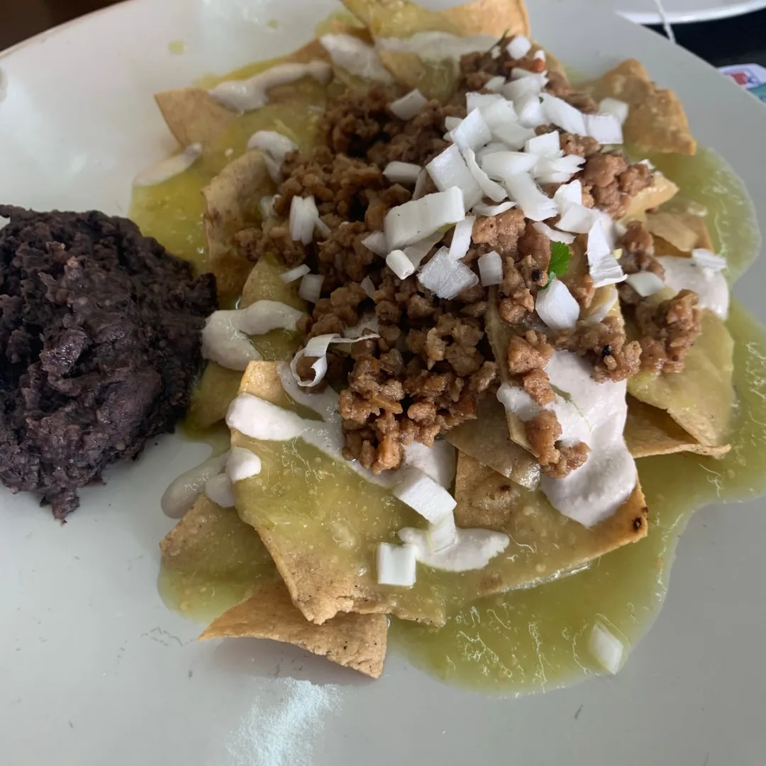 CHILAQUILES PERSONALES CON CHILLY CON CARNE
