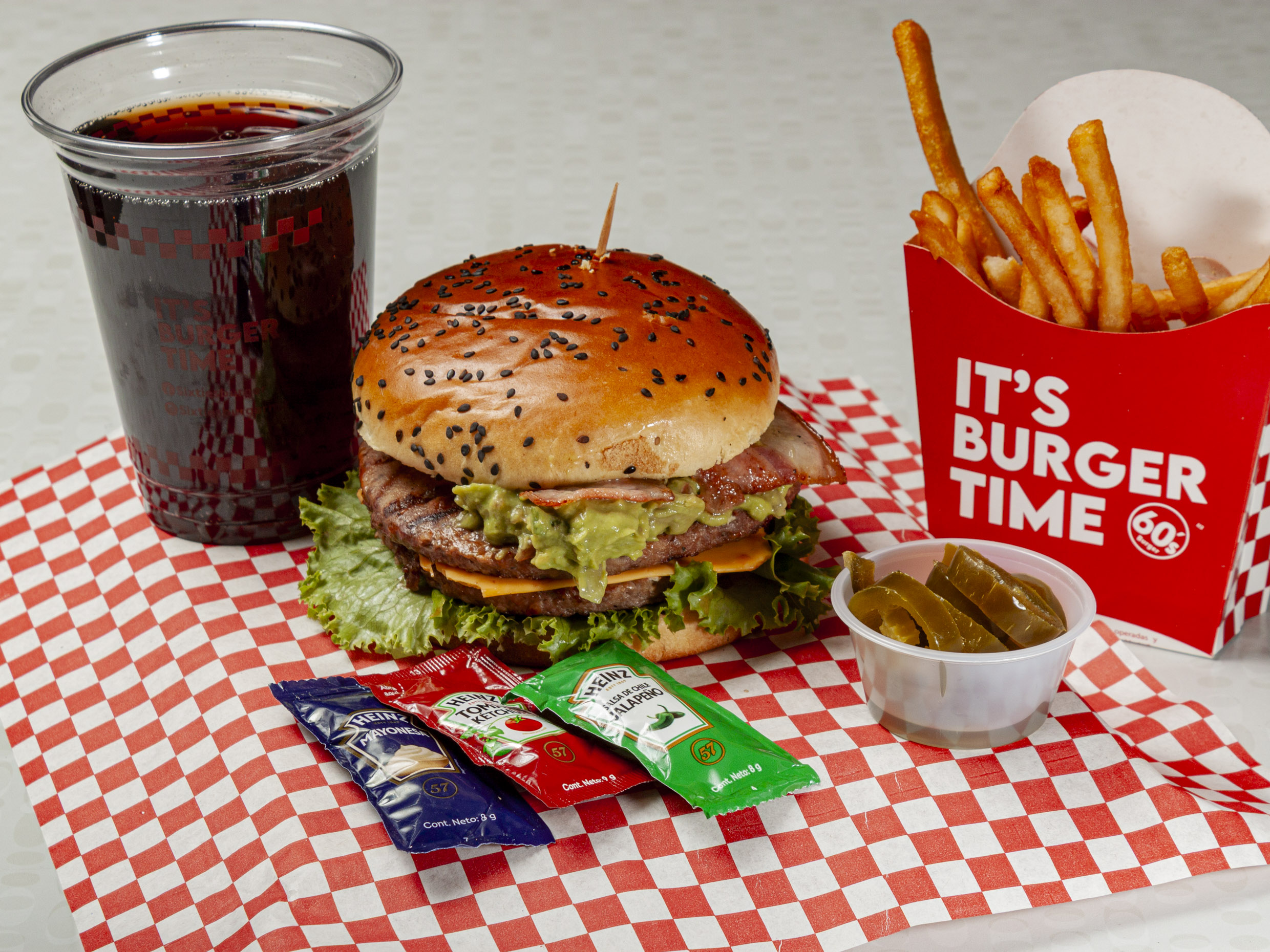 Combo Guacamole Burger con Papas