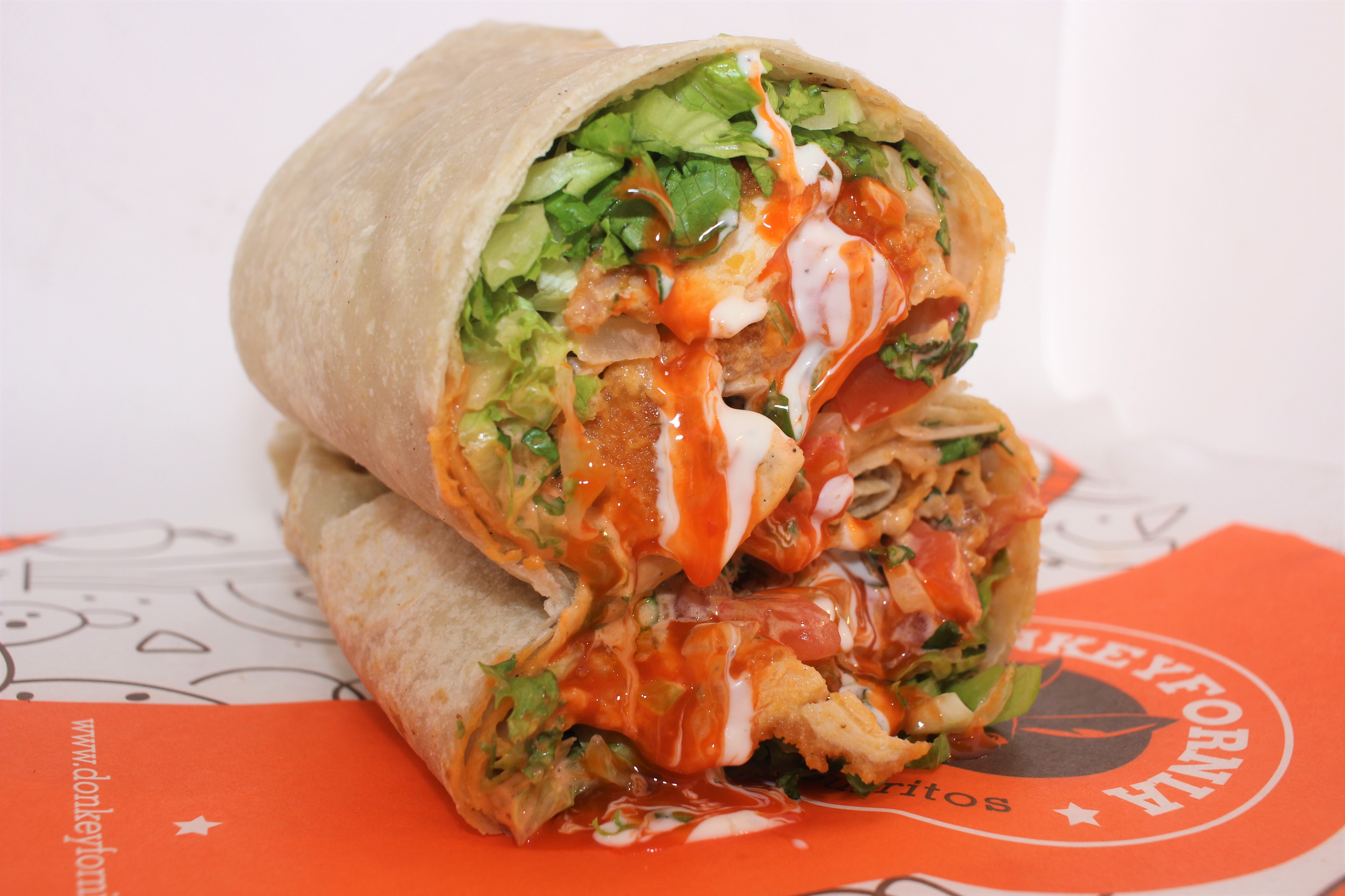 Buffalo Crispy Chicken Burrito + Bebida
