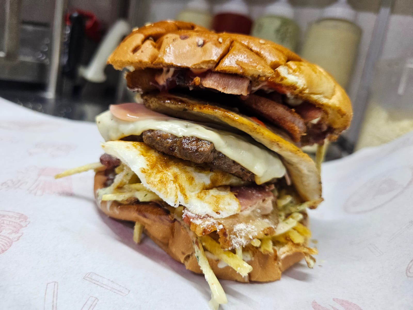Hamburguesa Trifásica + Papas Fritas