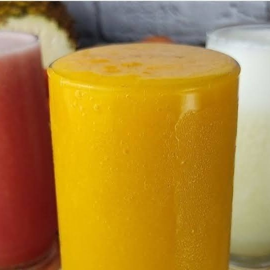 Sucos naturais deliciosos feitos com frutas frescas.